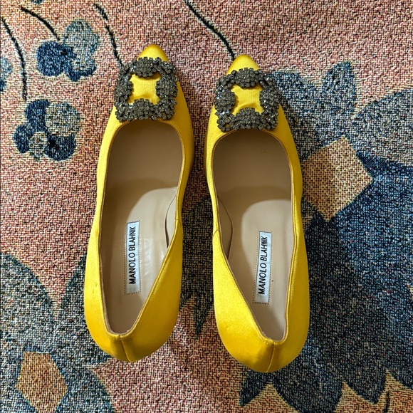 Manolo Blahnik Yellow Satin Embellished Flats - Picture 1 of 6